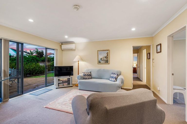 Photo of property in 2 Gunner Drive, Te Atatu Peninsula, Auckland, 0610