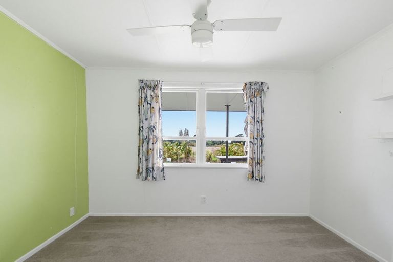 Photo of property in 54 Kuku Beach Road, Kuku, Levin, 5570