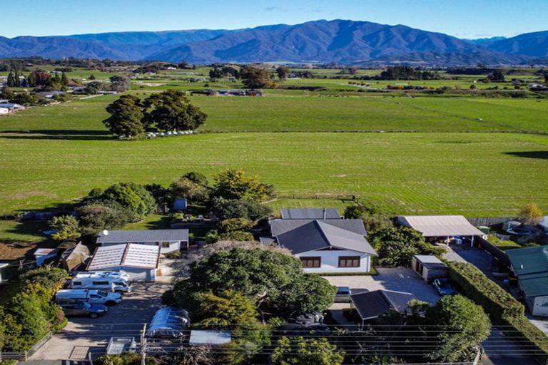 Photo of property in 382 Abel Tasman Drive, Motupipi, Takaka, 7183