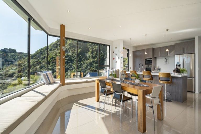 Photo of property in 27 Amelia Crescent, Waikawa, Picton, 7220