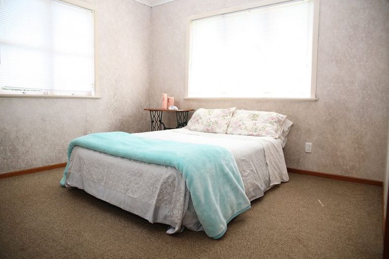 Photo of property in 32 Youngs Road, Papakura, 2110