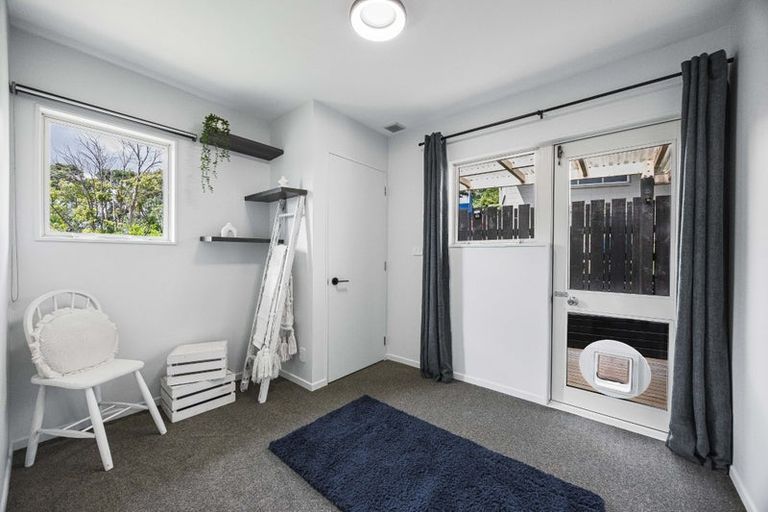 Photo of property in 22 Whangaparaoa Road, Red Beach, 0932