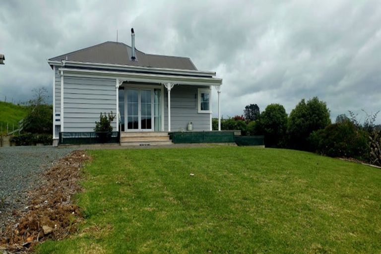 Photo of property in 56 Bellevue Way, Otaika, 0170