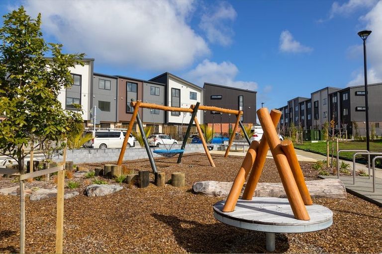 Photo of property in 8/25 Jabuka Street, Glen Eden, 0602