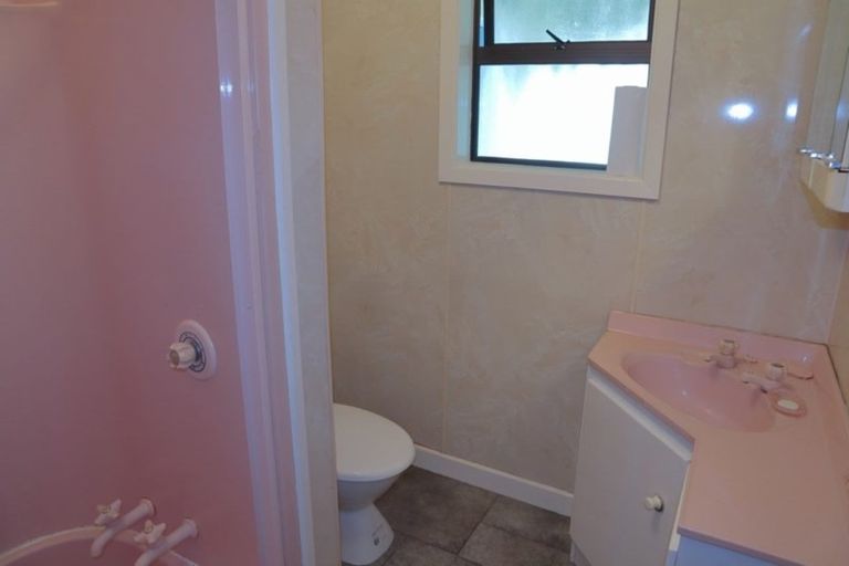 Photo of property in 18 Mills Street, Eltham, 4322