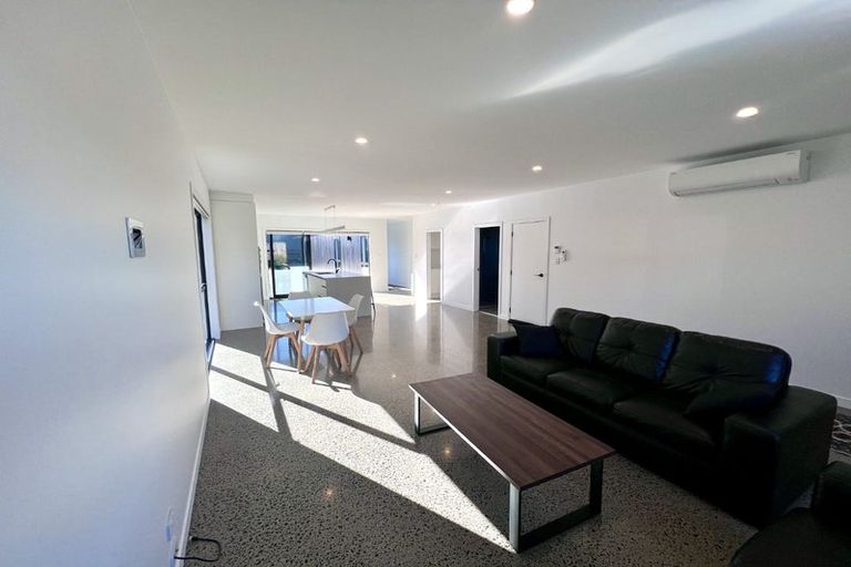 Photo of property in 43 Kikorangi Drive, Wainui, Silverdale, 0992