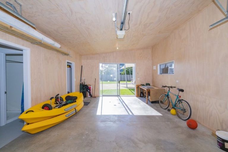 Photo of property in 15 Pacific Place, Whitianga, 3510