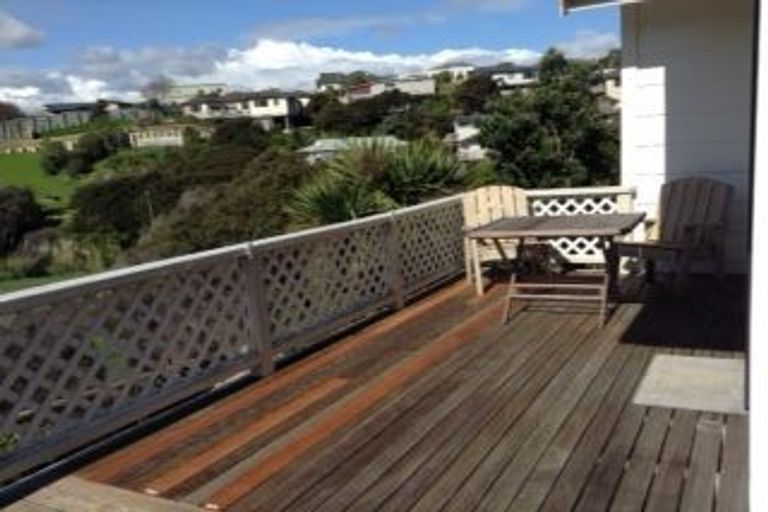 Photo of property in 1 Seagull Place, Whitby, Porirua, 5024