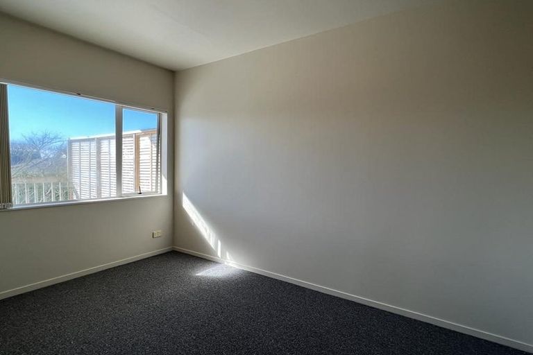 Photo of property in 13/242 Great North Road, Henderson, Auckland, 0612