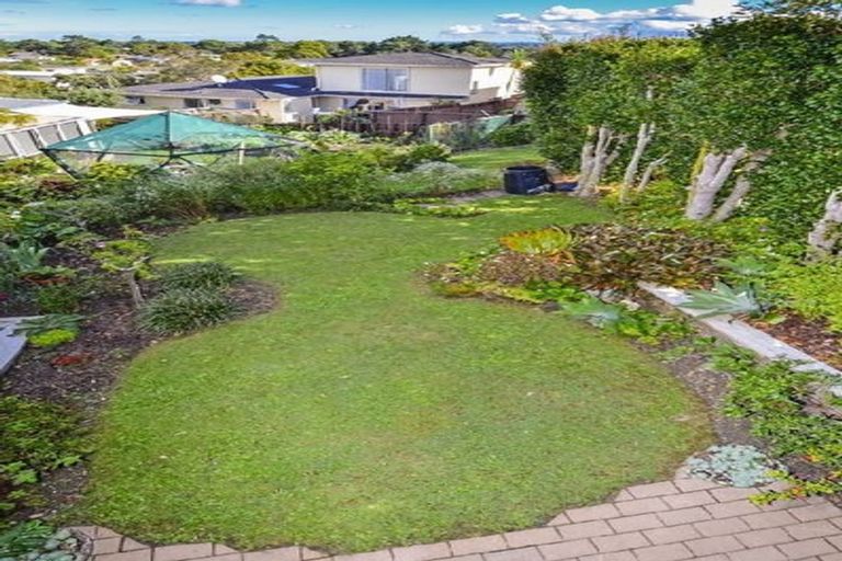 Photo of property in 1/378 East Coast Road, Sunnynook, Auckland, 0630