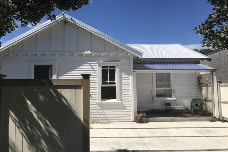 Photo of property in 7 Whiteley Street, Moturoa, New Plymouth, 4310