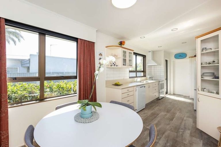 Photo of property in 6 Brown Street, Taradale, Napier, 4112