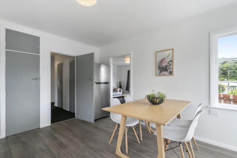 Photo of property in 35 Lees Grove, Wainuiomata, Lower Hutt, 5014