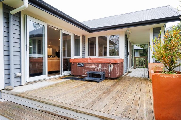 Photo of property in 35 Oram Drive, Turitea, Palmerston North, 4472