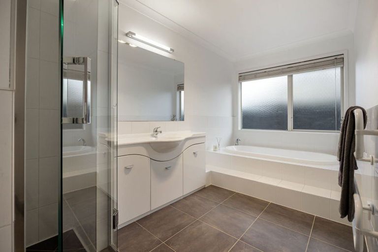 Photo of property in 51 Saint James Drive, Huntington, Hamilton, 3210