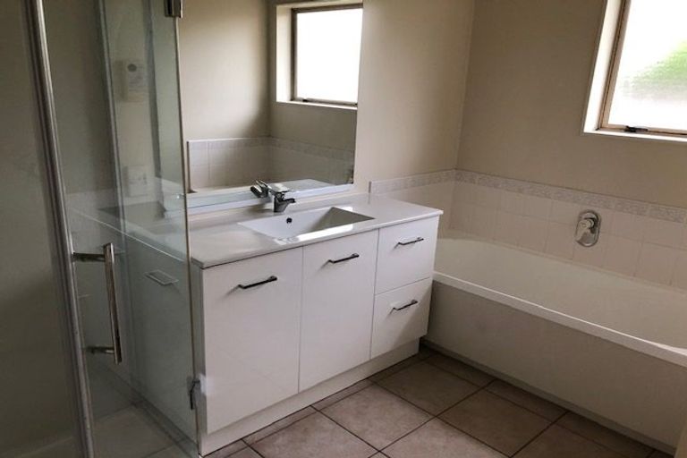 Photo of property in 9a Sandwich Road, St Andrews, Hamilton, 3200