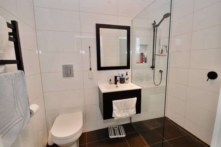 Photo of property in 20 Sulphur Beach Road, Northcote Point, Auckland, 0627