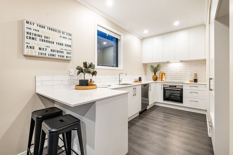 Photo of property in 5 Koreke Close, Kenepuru, Porirua, 5022