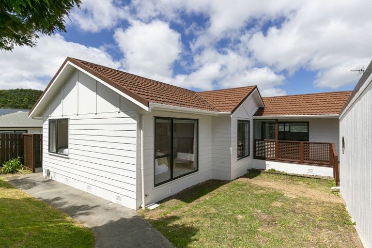 Photo of property in 2 Stockden Place, Karori, Wellington, 6012