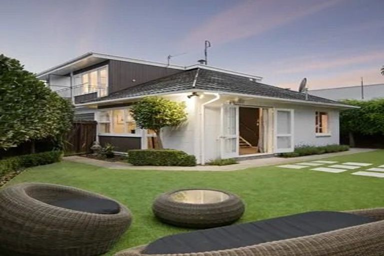 Photo of property in 2/38 Clare Road, St Albans, Christchurch, 8014