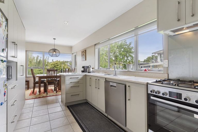 Photo of property in 12 Tanglewood Place, Cockle Bay, Auckland, 2014