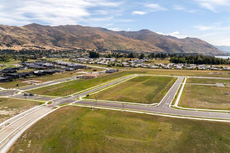 Photo of property in 42 Doug Ledgerwood Drive, Wanaka, 9305