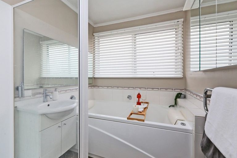 Photo of property in 4/8 Lee Road, Taradale, Napier, 4112