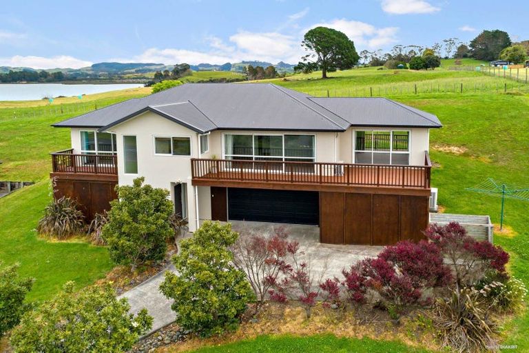 Photo of property in 21 Omana Avenue, Shelly Beach, Helensville, 0874