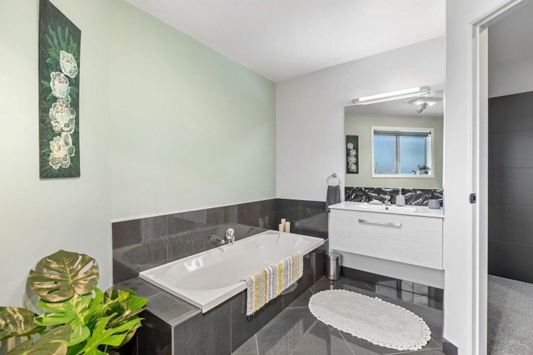 Photo of property in 6 Summerfield Way, Parahaki, Whangarei, 0112