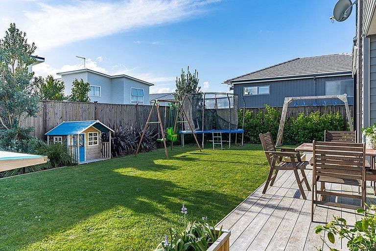 Photo of property in 2 Taikura Avenue, Red Beach, 0932