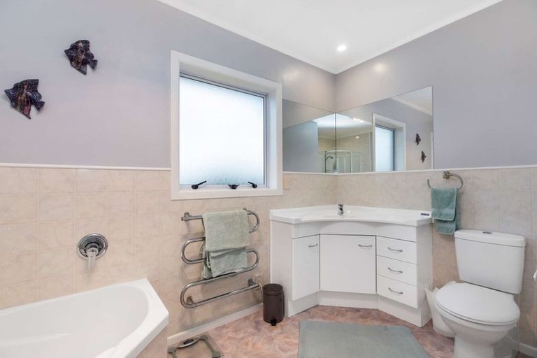 Photo of property in 95 Kitchener Road, Waiuku, 2123