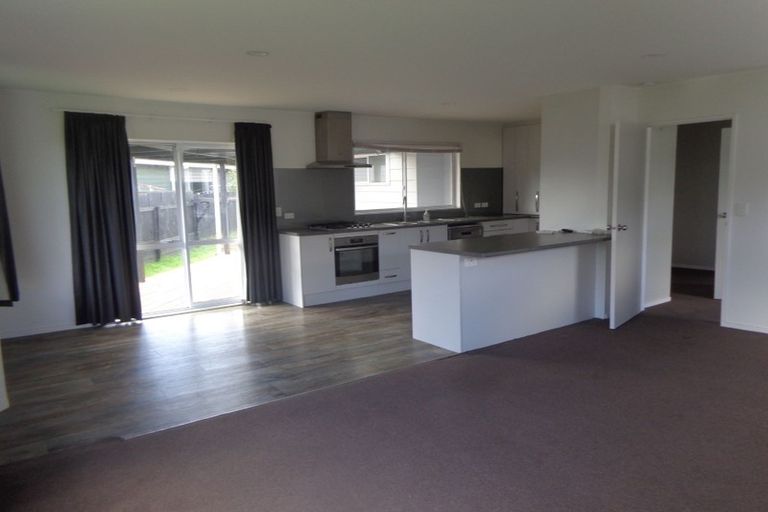 Photo of property in 43a Graham Avenue, Te Atatu Peninsula, Auckland, 0610