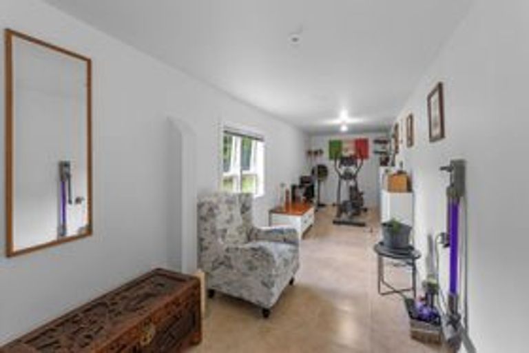 Photo of property in 319 Don Buck Road, Massey, Auckland, 0614