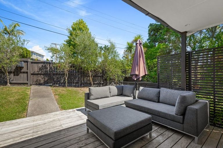 Photo of property in 22 Derwent Crescent, Titirangi, Auckland, 0604