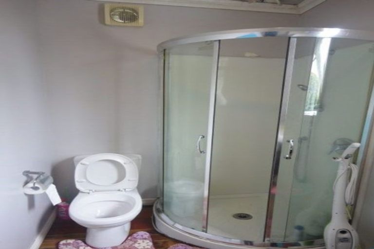 Photo of property in 3 Pleasant Road, Glen Eden, Auckland, 0602