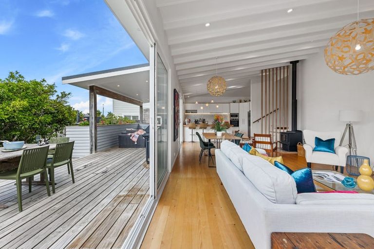 Photo of property in 34 Neil Avenue, Te Atatu Peninsula, Auckland, 0610