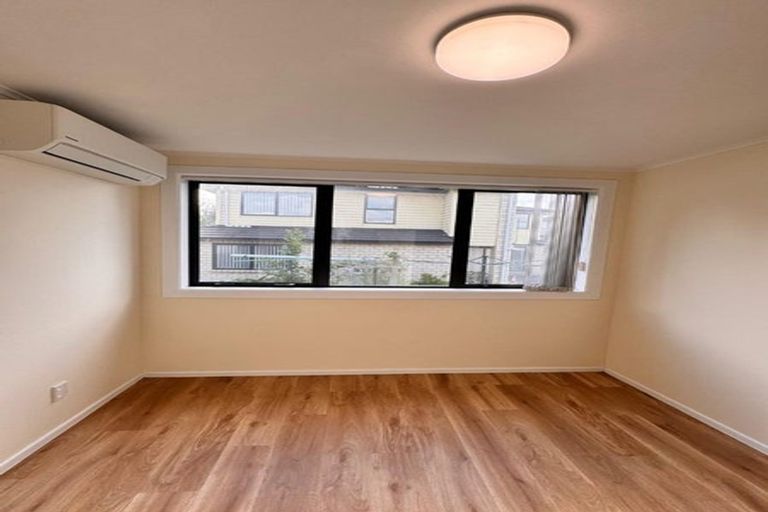 Photo of property in 18 Kelwyn Road, Kelston, Auckland, 0602