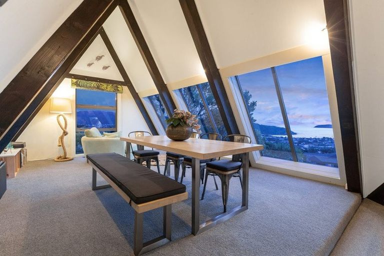 Photo of property in 112 Gloaming Hill, Titahi Bay, Porirua, 5022