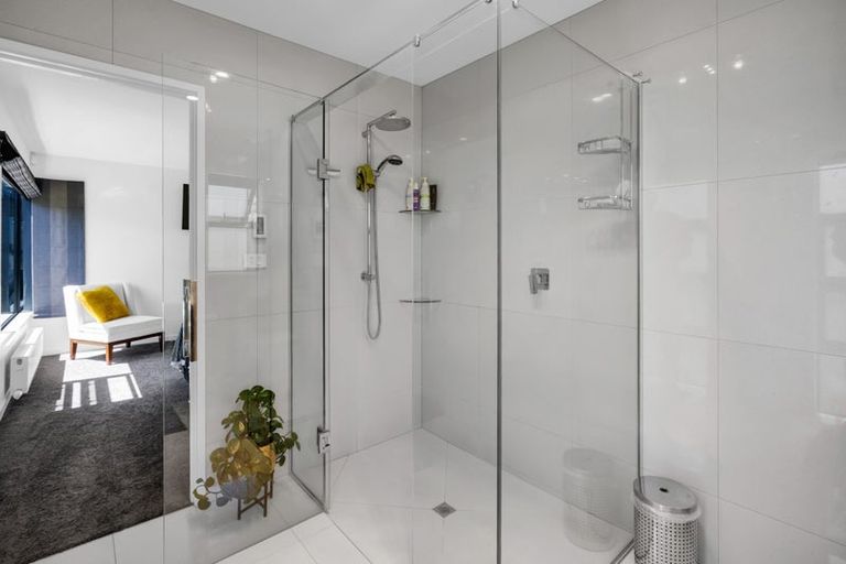 Photo of property in 15 Links Drive, Waiwhakaiho, New Plymouth, 4312