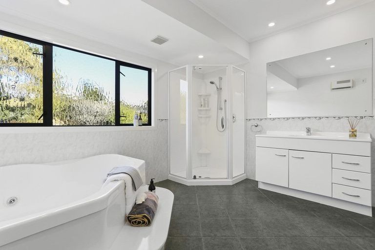 Photo of property in 6 May Avenue, Te Atatu South, Auckland, 0610