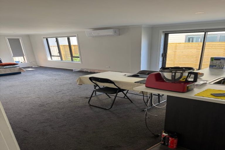 Photo of property in 91c Whites Line East, Waiwhetu, Lower Hutt, 5010