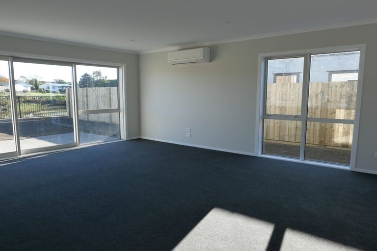 Photo of property in 32 Koru Loop, Paraparaumu, 5032
