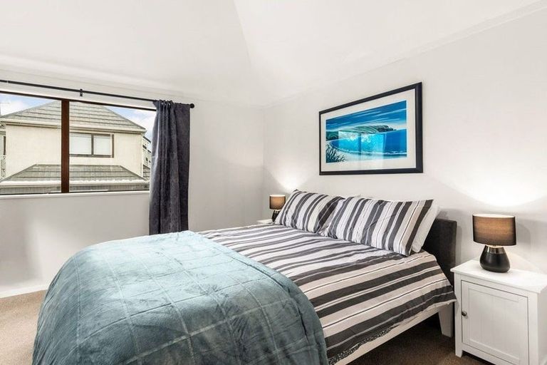 Photo of property in 4/163 Queens Drive, Lyall Bay, Wellington, 6022