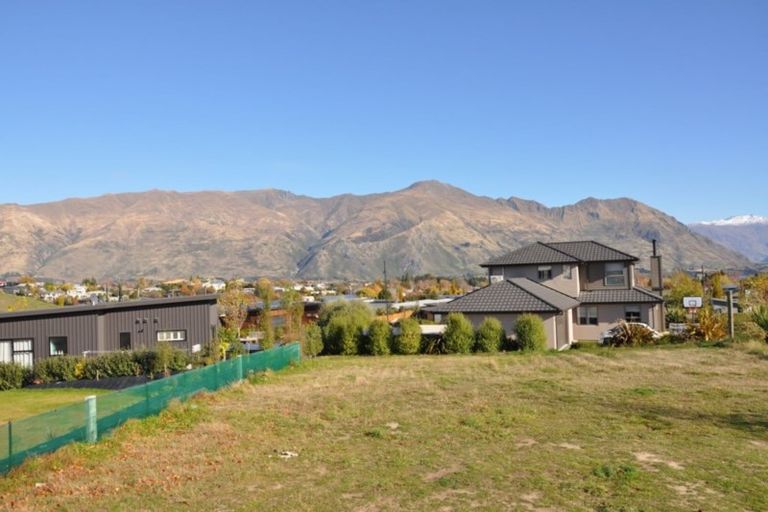 Photo of property in 4 Hoheria Rise, Wanaka, 9305