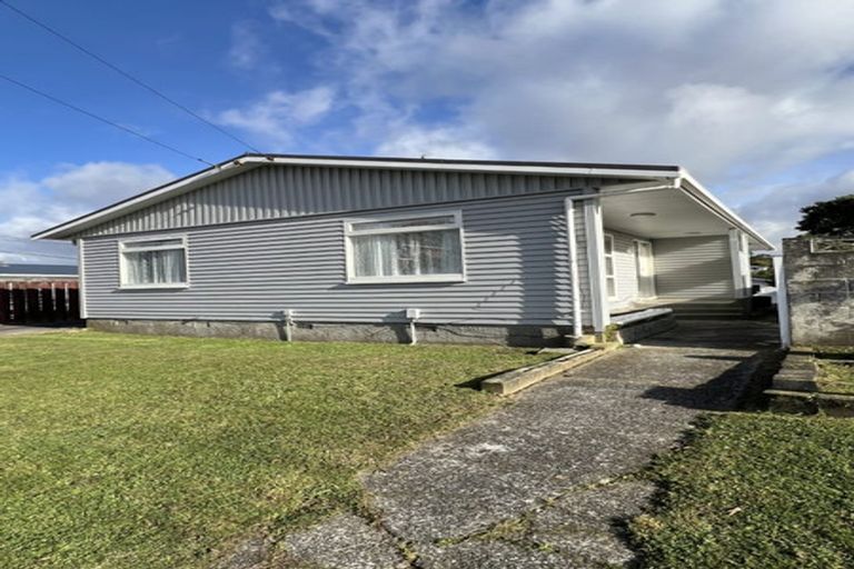 Photo of property in 19 Oswald Crescent, Paparangi, Wellington, 6037