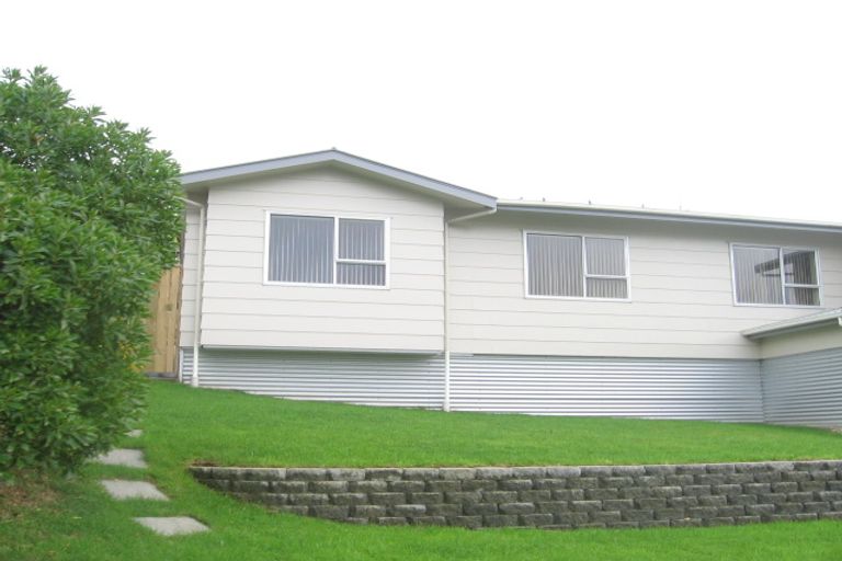 Photo of property in 77 Omapere Street, Whitby, Porirua, 5024