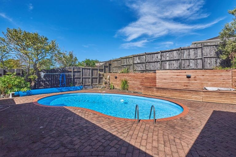 Photo of property in 17 Putini Road, Mangere Bridge, Auckland, 2022