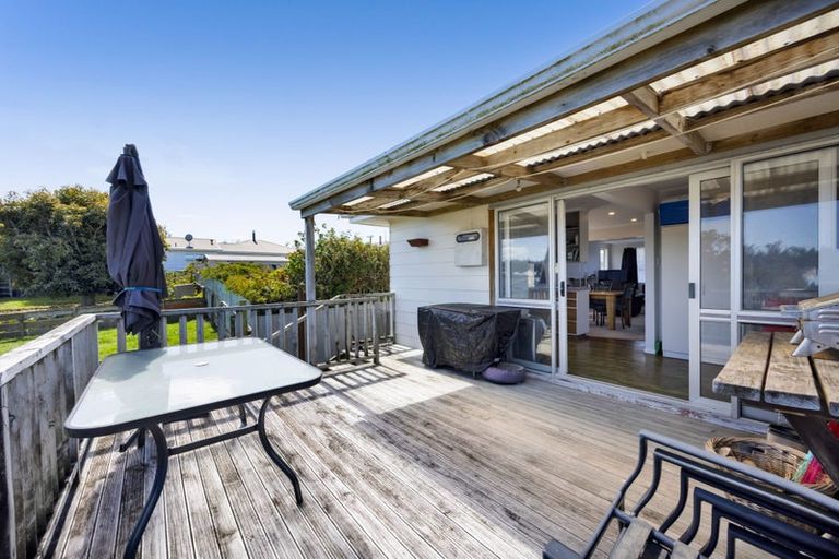 Photo of property in 17 Suther Street, Waverley, 4510