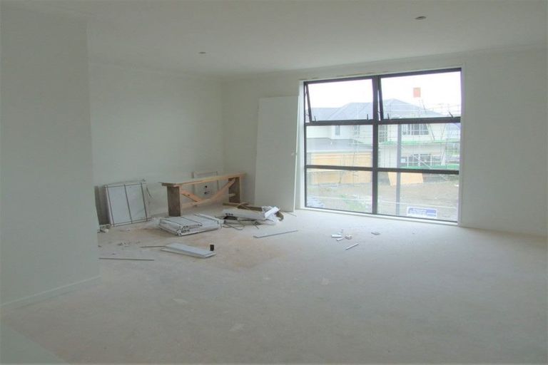 Photo of property in 2 Rere Close, Takanini, 2112