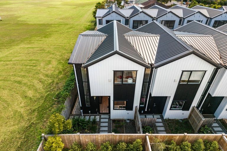 Photo of property in 8/28 Smythe Road, Henderson, Auckland, 0612